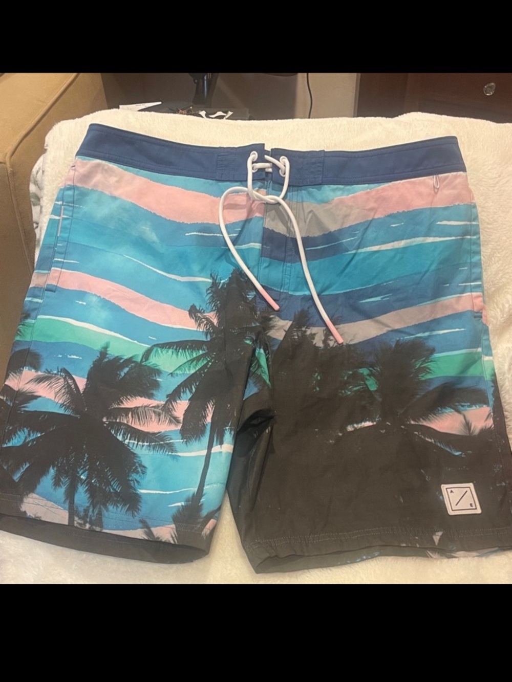 American Eagle Outfitters Swim Boardshorts. Blue and Pink Palm Print Size XL NWT